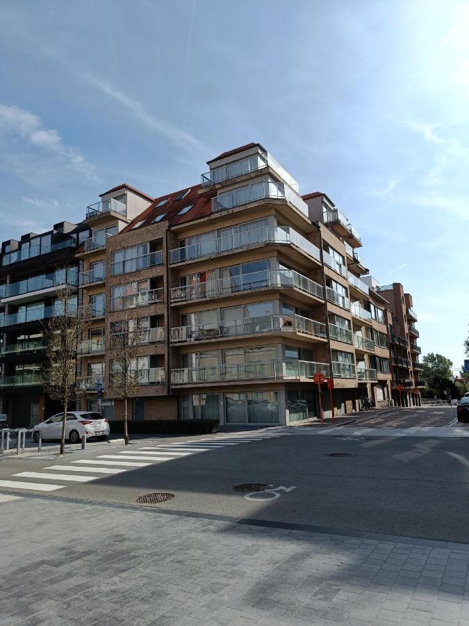 Residentie Gaudi Apartment Nieuwpoort Bagian luar foto